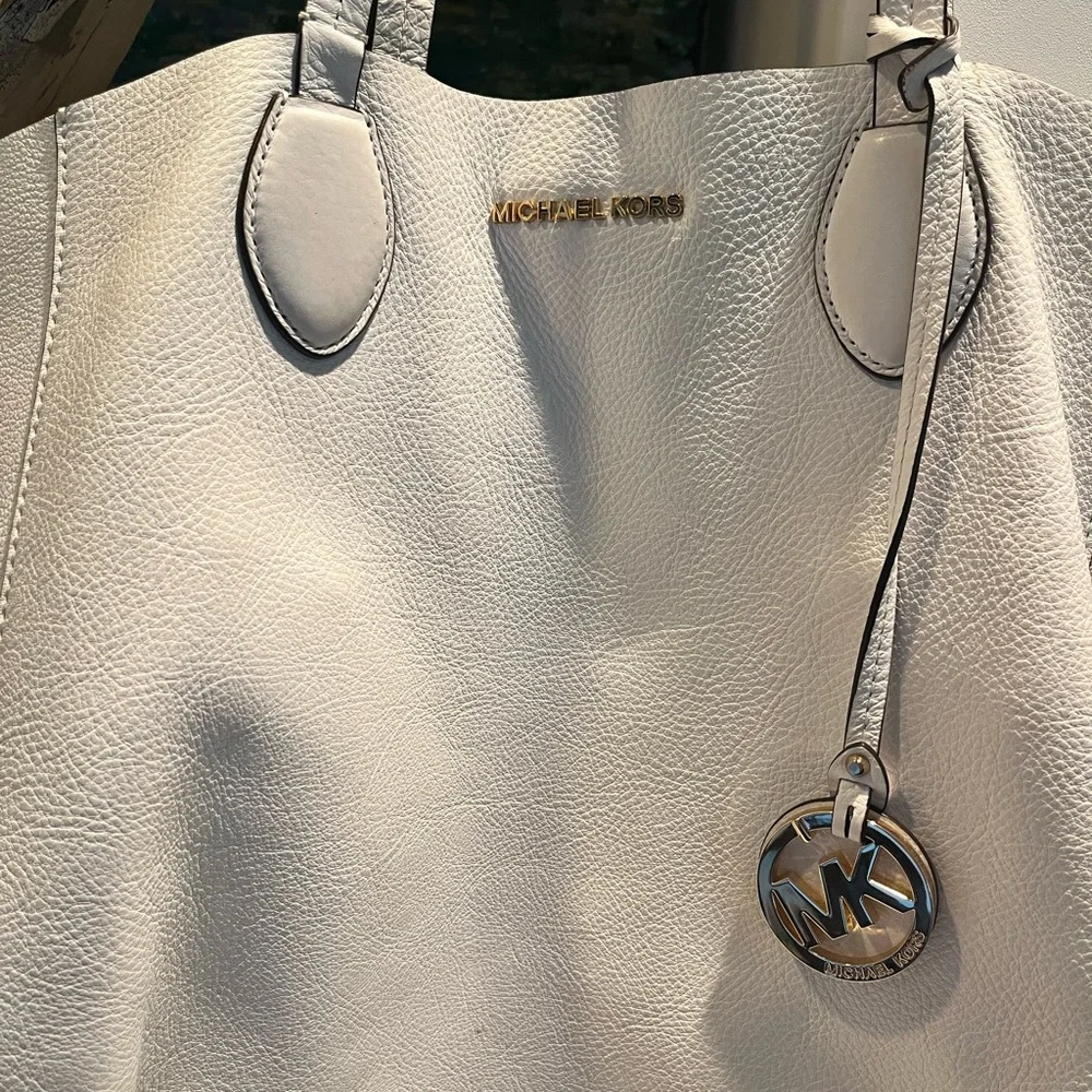 MICHAEL KORS REVERSIBLE WHITE/BLUE TOTE BAG ~ Excellent Condition - Picture 2 of 10